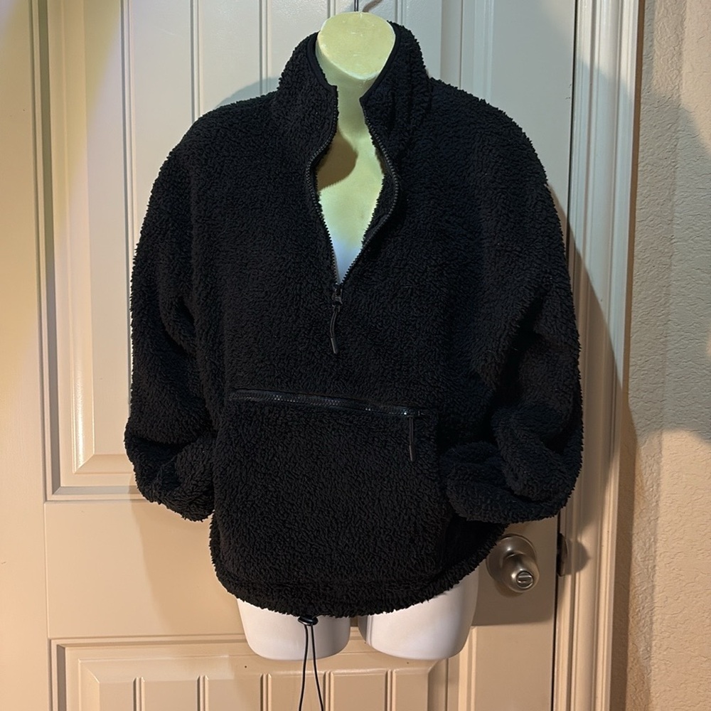 No Boundaries fuzzy pullover, henley zipper, front pockets w/ big zipper pocket